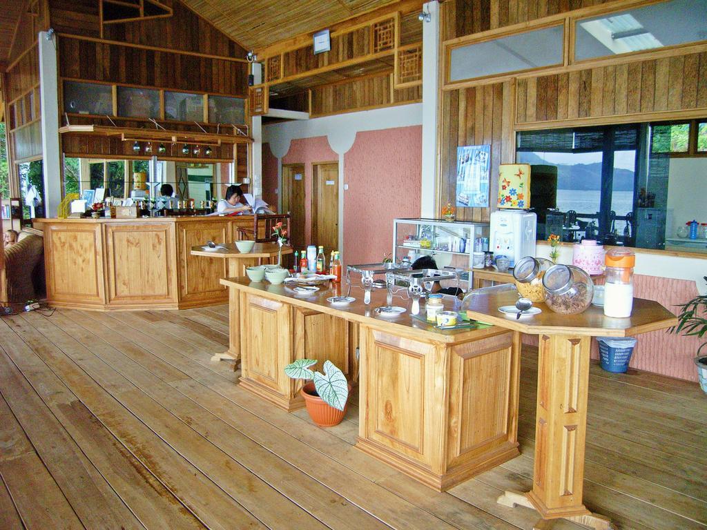 Bunaken Divers Sea Breeze Resort Exterior foto