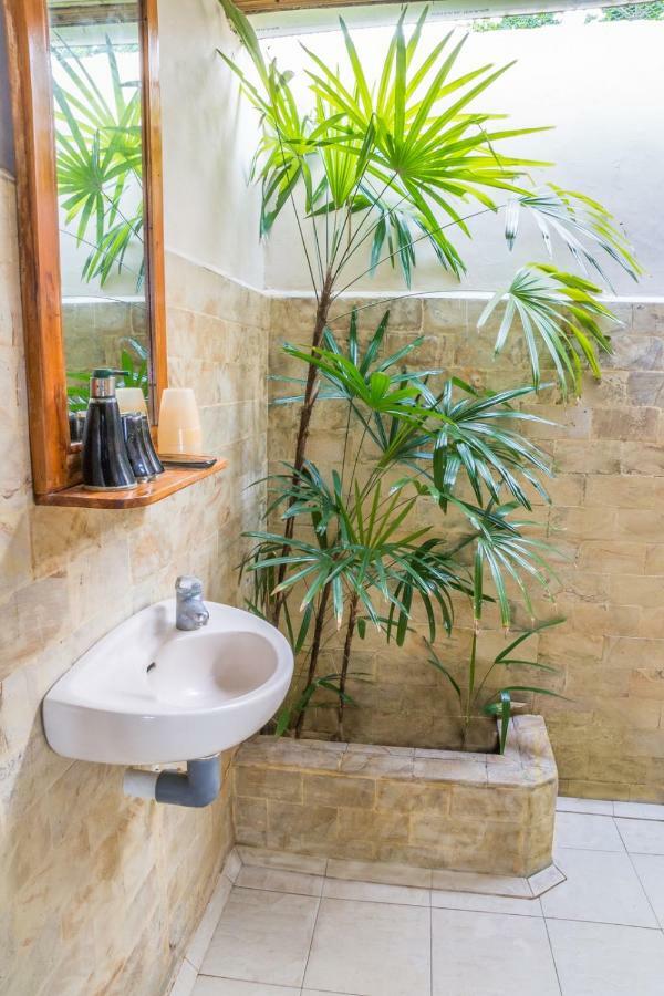 Bunaken Divers Sea Breeze Resort Exterior foto